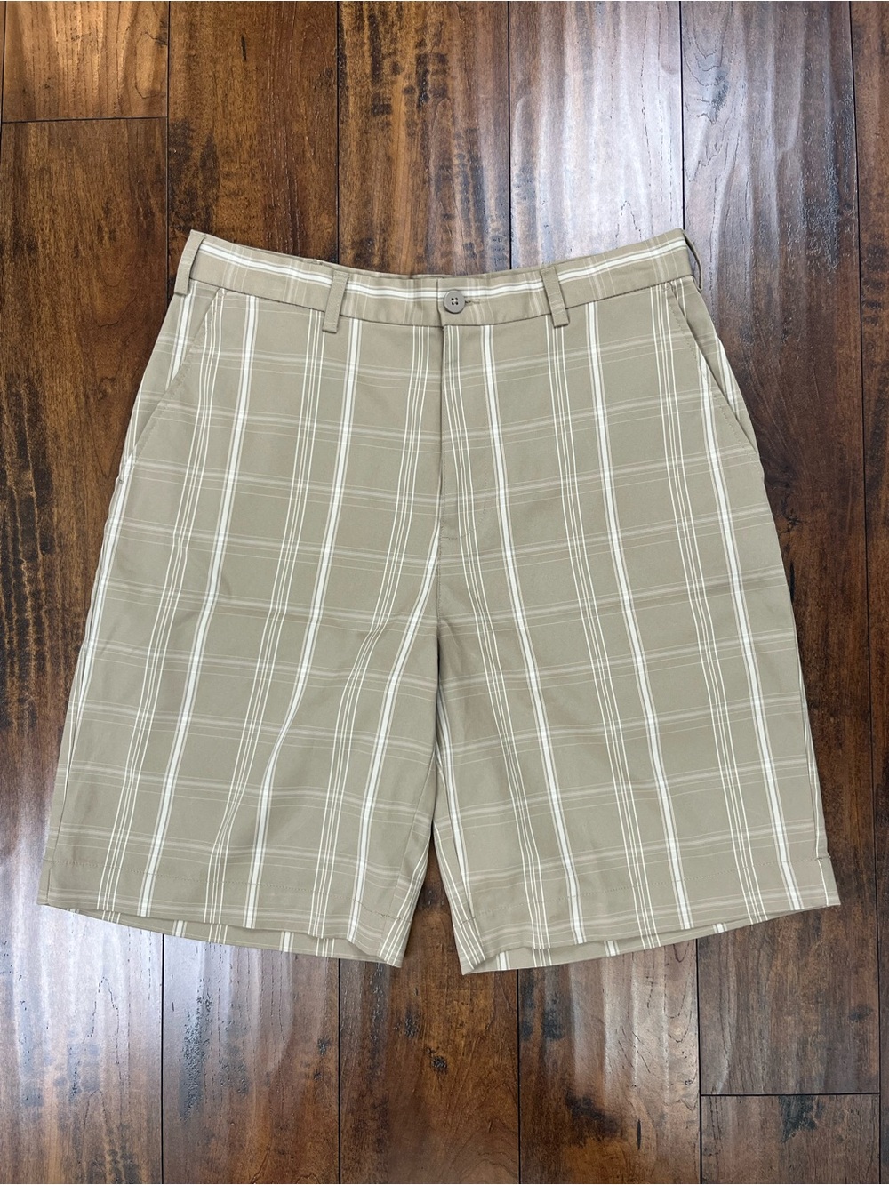 BCG Men’s Golf Shorts Bermuda Tan White Plaid 22” long NICE EUC Size 34